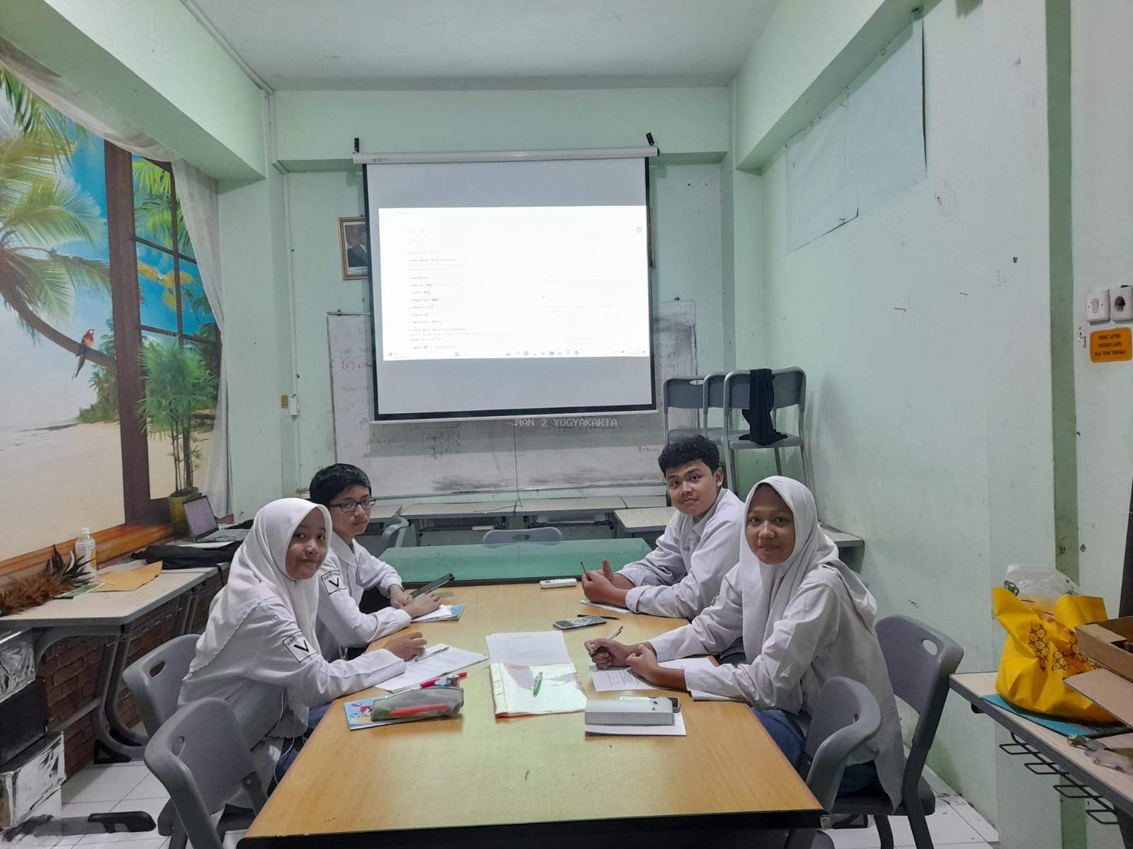 Menembus Batas Ilmu Bumi, Siswa MAN 2 Yogyakarta Ditempa Menuju OSN Nasional
