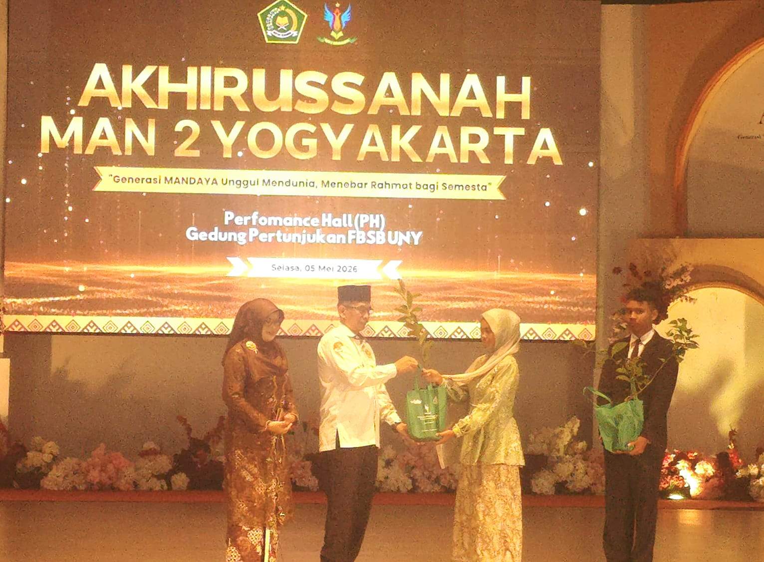 Satu Pohon untuk Masa Depan, Peserta Didik MAN 2 Yogyakarta Lulus dengan Misi Menjaga Bumi