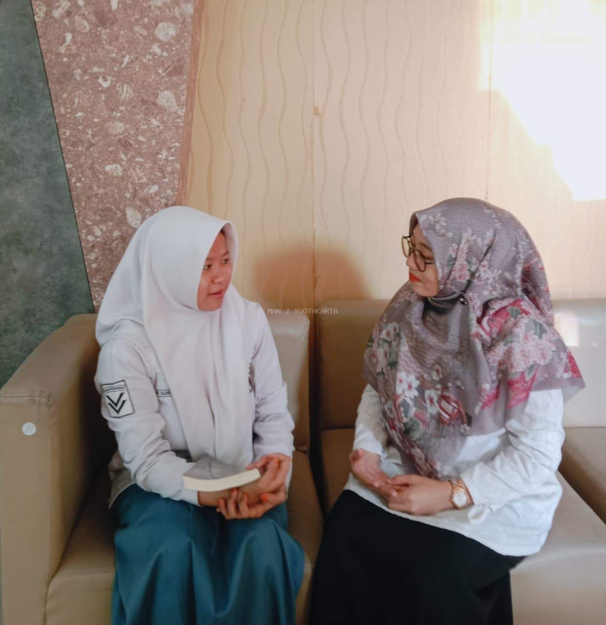 Baca Balik Cerita "Bandung Menjelang Pagi" di Perpustakaan MAN 2 Yogyakarta