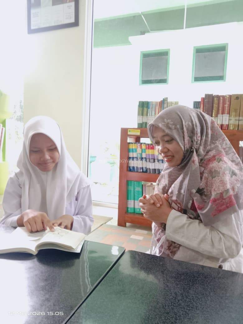 “Amira Vierly Fahmida dari kelas XG Kupas Misteri Novel Jepang Teka-Teki Rumah Aneh di Perpustakaan”