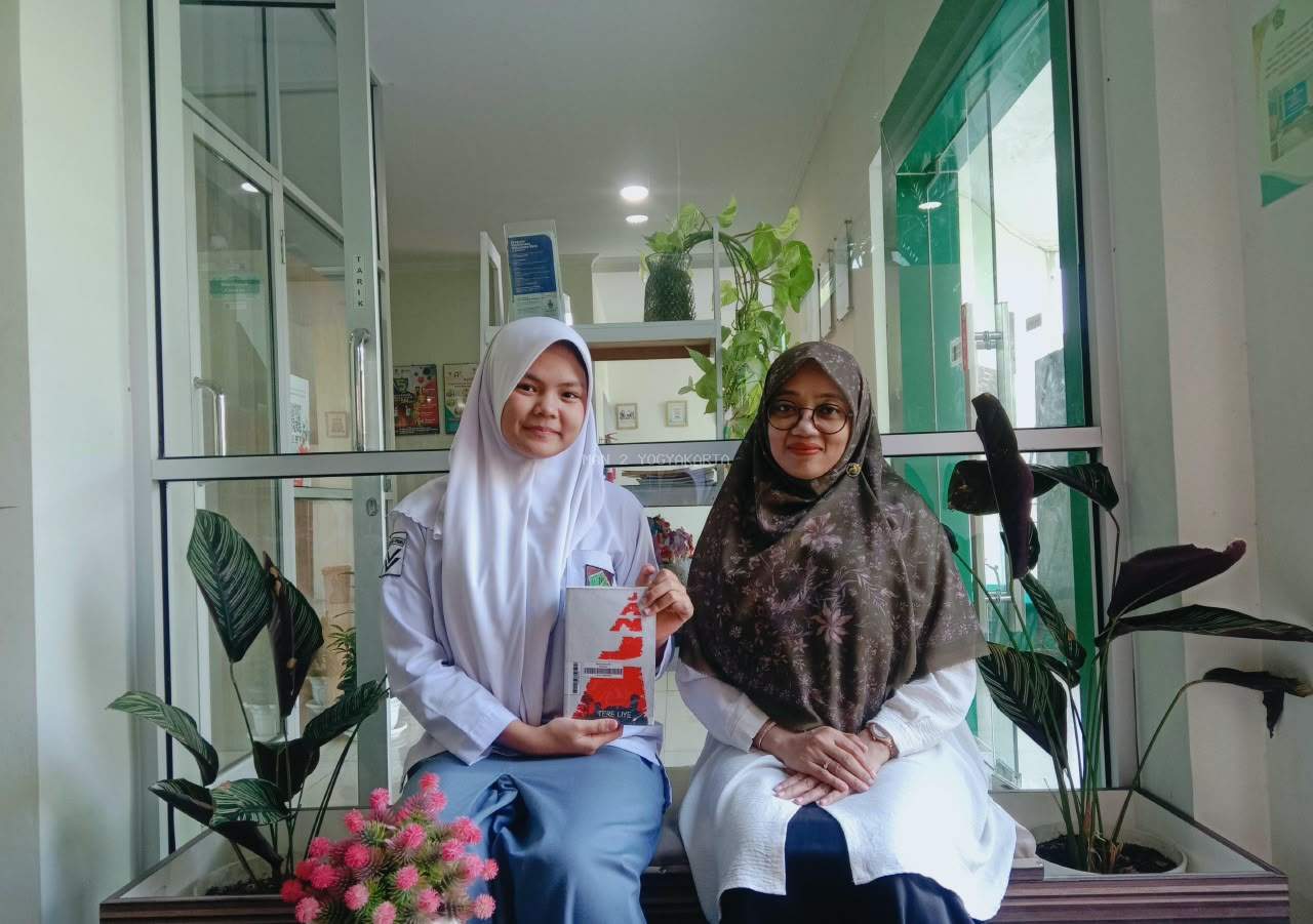 Literasi Baca Balik Cerita: Syatia Regita Cahaya Mustika Ceritakan Novel Janji Karya Tere Liye di Perpustakaan MAN 2 Yogyakarta
