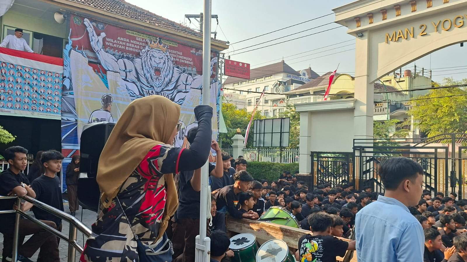 Bara Kompetisi Profesional Menyala di Madrasah: Riries Sundah Motivasi Tim Futsal MAN 2 Yogyakarta