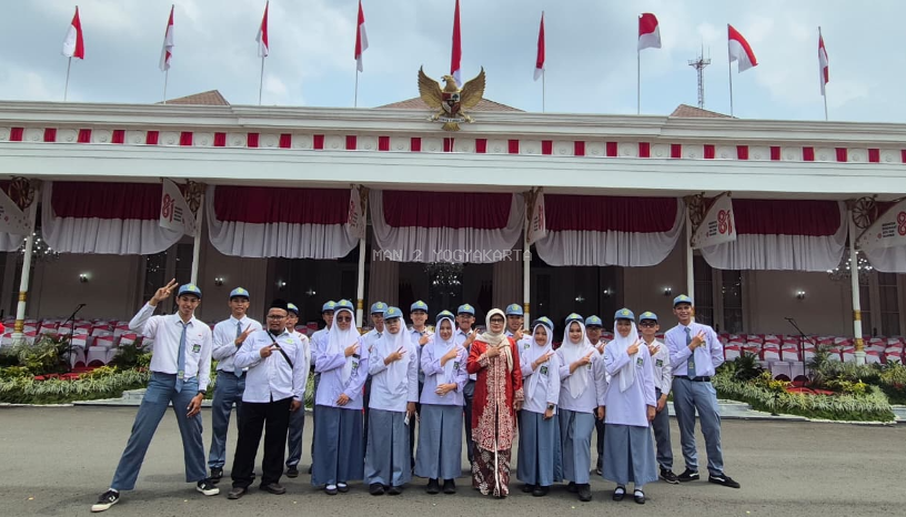 Murid MAN 2 Yogyakarta Ikuti Upacara HUT RI ke-81 di Istana Kepresidenan Gedung Agung Yogyakarta