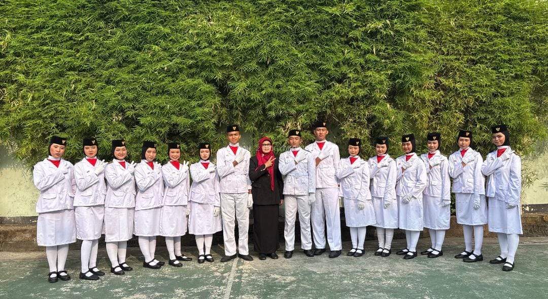 Tiga Titik, Satu Kebanggaan: Murid MAN 2 Yogyakarta Tuntaskan Tugas Pengibar Bendera HUT ke-81 RI