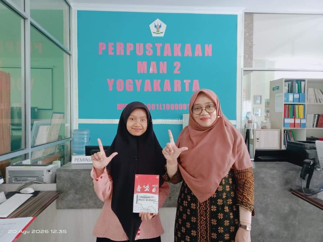 Atqiyya Fathin Majida Belajar Berintegritas dari Kisah Para Sarjana dalam Kami Bukan Jongos Berdasi di Perpustakaan MAN 2 Yogyakarta