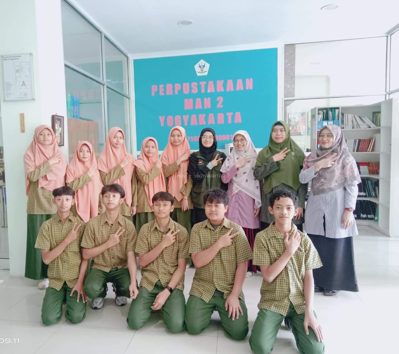 Kunjungan Edukasi “Exploring Class” SMP Alam Nurul Islam, Kenali Lebih Dekat Perpustakaan MAN 2 Yogyakarta