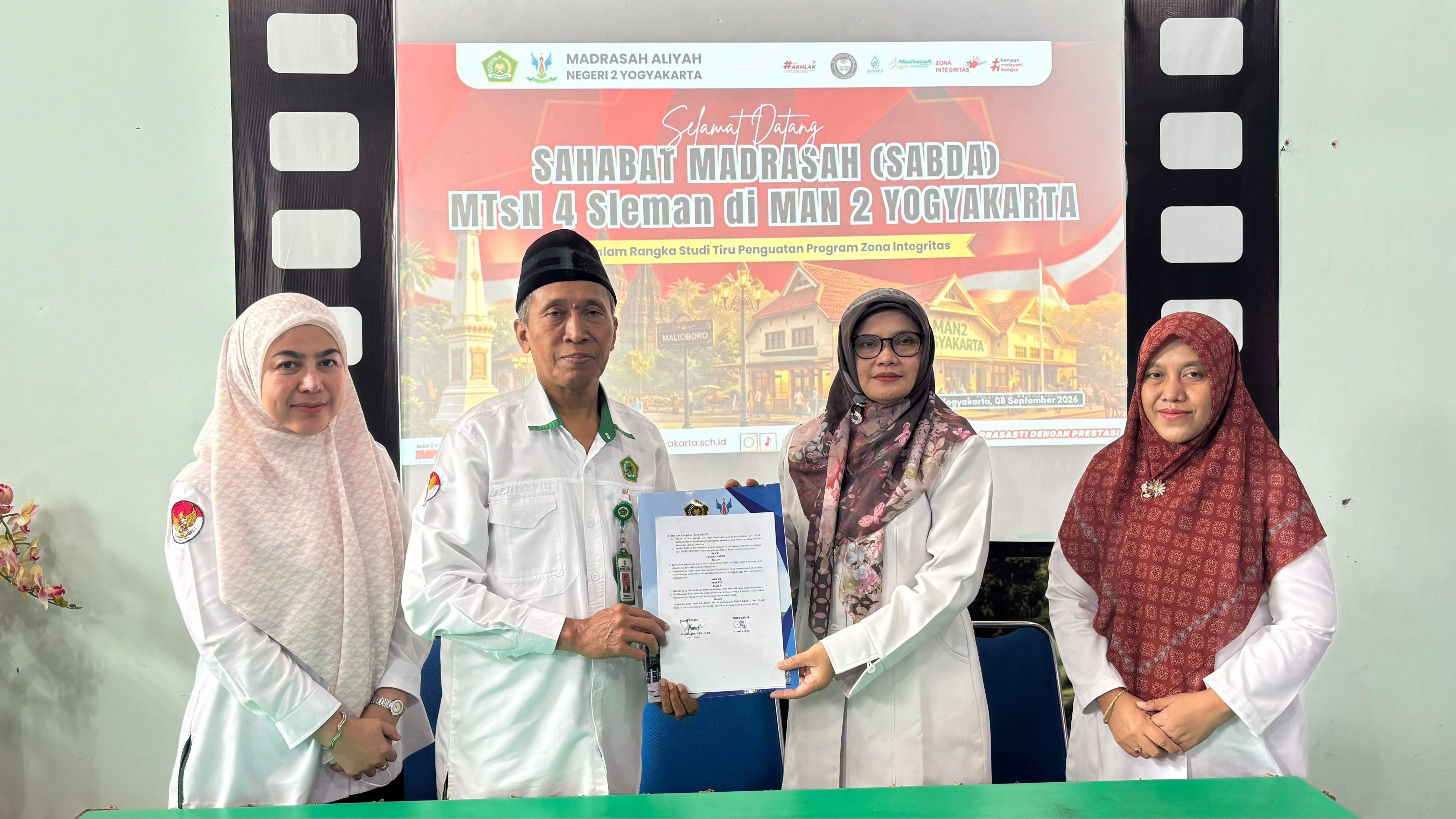 MTsN 4 Sleman Lakukan Studi Tiru Zona Integritas di MAN 2 Yogyakarta